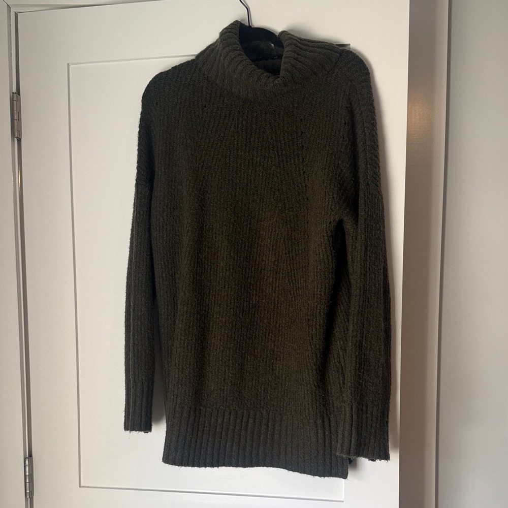 Jessica Simpson Olive Green Turtleneck Sweater size medium